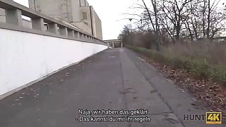 Hunt4k. rothaarige für geld vor ihrem freund gefickt