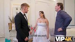 VIP4K. The bride spreads her legs in front of the wedding manager