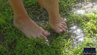 Swiss THICK mommy shows her flexibility