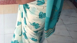 Big MILF Aunty Saree Wearing