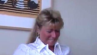MILF teaches how to lick a pussy