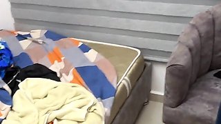 Contrato a Una Latina Culona Par Que Me Ayude Con El Aseo En La Casa, Me Encanta Su Rico Y Apretado Culo Asi Que Decido Follarla