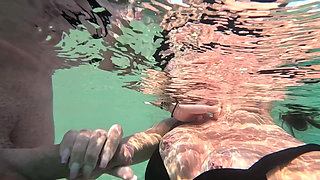 UNDERWATER fuck in the ocean