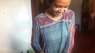 Fucking the Housemaid While She Is Cooking