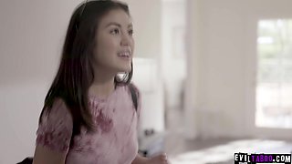 Oh no - ohhhhh...! 18Yo Girl wets herself infront of stepdad