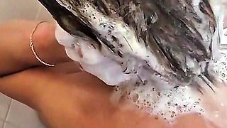 Hi Pee on My Head When I Washing My Hair