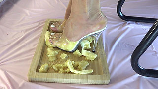 I Crush Bananas with My Beautiful Legs in High Heels