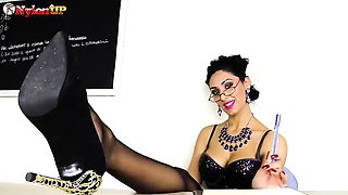 Elegant hoochie's stockings clip