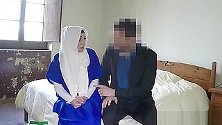 Ethnic muslim babe gets fucked for hotel room