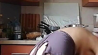 Amateur Wife Prepares Food Naked in the Kitchen