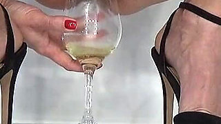 Aunt Anna Makes Lemonade for You