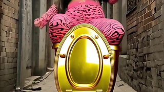 Chica Mafiosa Followed by Toilet