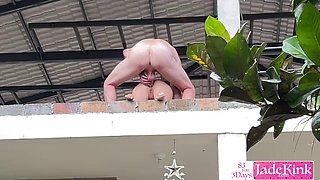 Real exhibitionist couple fucks on the balcony and flashes