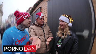 KINKY TEENAGER w FAT ASS CHLOE CHEALIER GETS ANAL CREAMPIE & MAN BLANKET FOR CHRISTMAS FROM DIRTY OLD MAN - PORNO DAN 4K