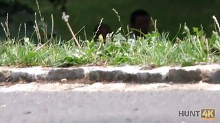 Hunt4k. ella casi pierde su billetera pero encontró sexo alocado