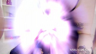 Crazy Italians get Pee, Giada Sgh and Laura Fiorentino 4on1 Balls