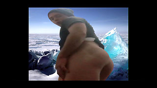 After a photo shoot I fuck my ass in the jungle!!