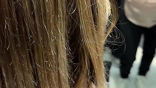 Stavo Comprando Dei Vestiti, Il Commesso Mi Ha Spiata Nei Camerini, E Ha Fine Turno L'ho Aspettato per Succhiargli Il Cazzo