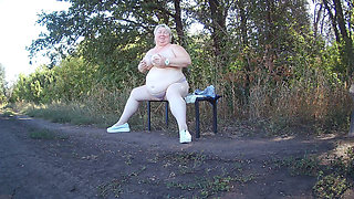 Mother-in-law in the park undresses and masturbates to orgasm on a bench