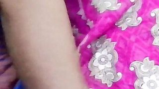 Malik Hardcore Outdoor Sex with Desi Lady Servent When She Was Alone at Home