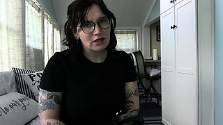 Bettie Bondage – Mutual Masturbation with Mom