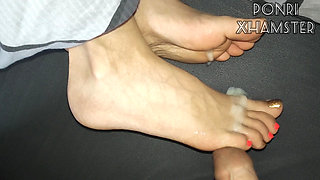 Two secret cumshots on gorgeous legs. There's a slowdown and the best shots at the and. Ponri
