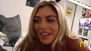 Horny GF Vivianne De Silva Wants to Fuck but BF Is Busy