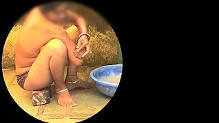 Desi stepsister bathing in the open every day, I feel like leaving