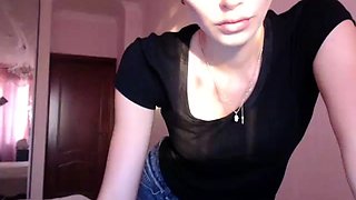 Cute amateur webcam teen girl toying pussy on webcam