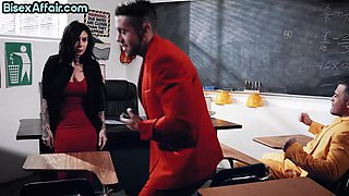 Horny alt babe pussybanged in bi 3some