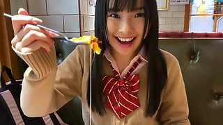 萌え系美女がイチャイチャからおっぱい舐められ四つん這いでバイブ責めされオマンコの感度高まる