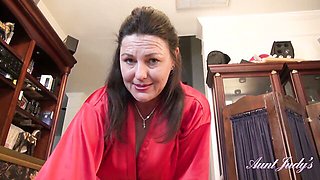Funny miss at mature hairy pussy dirt
