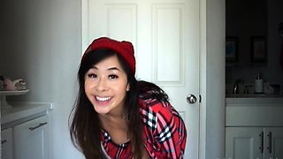 amateur raintree03 flashing ass on live webcam