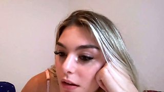 Hot amateur webcam teen masturbates for their fans