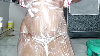 Indian bhabi bathing video MMS