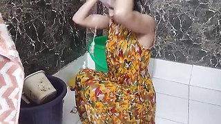 Muslim girl ko college ke bathroom me mms bna liya