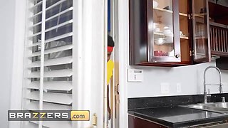 Brazzers - mummies Miss Raquel and melony boobs go schlong hunting and share a big one in a threesome
