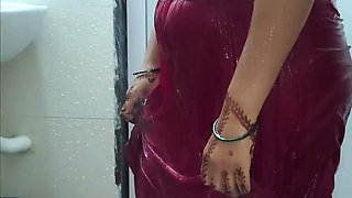 Desi Hot Aunty shower new viral video