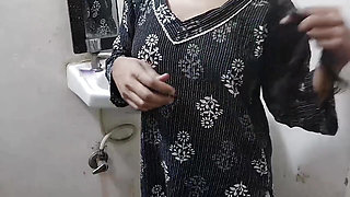 Naukrani ko chod kar bur se paani nikala