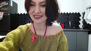 Mature seduces you without being completely naked