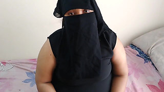 Big Assed Deepali Aunty Brings Her Boyfriend to Her House and Makes Him Fuck Her Hard