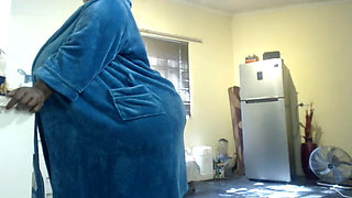 BBW Fails to Do Chores with Vibrator in Pussy