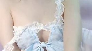 The sweet girl next door! A rare temptation to be large! White and tender breasts with hairy pink pussy, spread your legs and spread them apart, close-up of your butt, tender pussy to be developed in China Live
