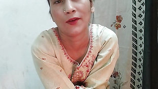 Abbu ke na rahne par little step brother ne choda