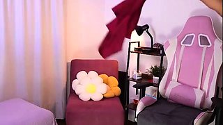 Amateur Latina Milf Masturbates on Cam
