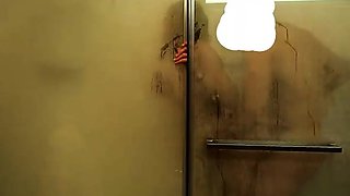 Amateur czech babe stripping and taking shower