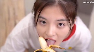 Domestic AV Madou Media MD0044 Brother and sister banana talk Cant tell the difference between bananas and bananas. Brother step by step teaching. Close relatives absurd sex
