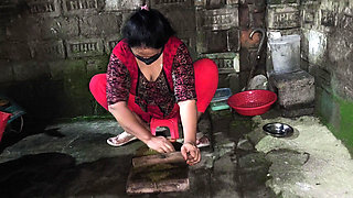 I see my aunty sitting in a very hot position I hugged her and started fucking her in the ass.