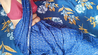 Desi hot indian bhabhi ji in blue saree showing her boobs and thighs