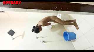 Nude Girlfriend Bath